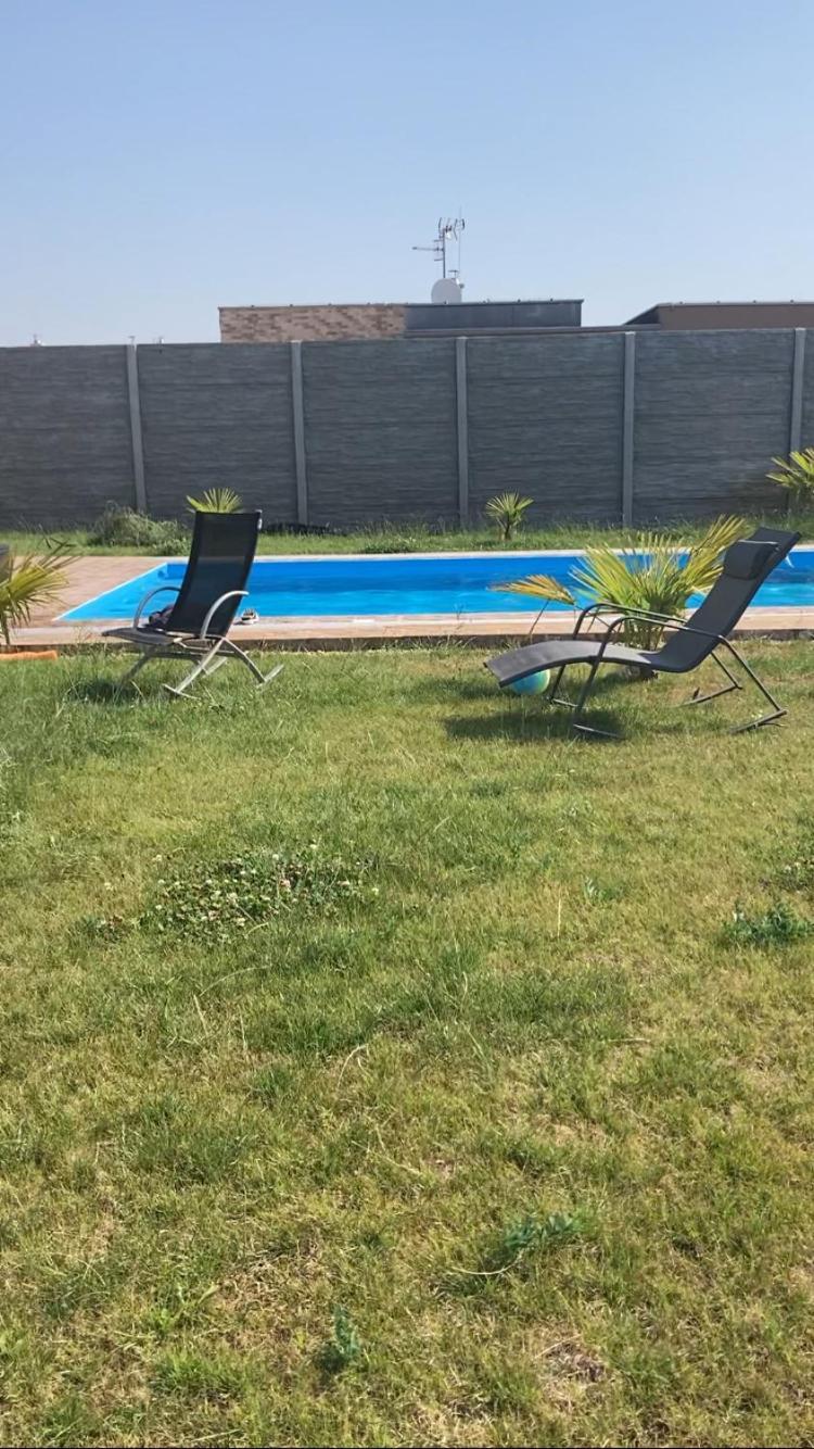 5 Izbovy Samostatny Stojaci Rodinny Dom S Podkrovim A Velkou Zahradou So Sezonnym Bazenom, Celorocnou Saunou A Virivkou-Momentalne Pokazena- Od Augusta Bude Nova Na Dovolenku A Oddych Topolniky Экстерьер фото